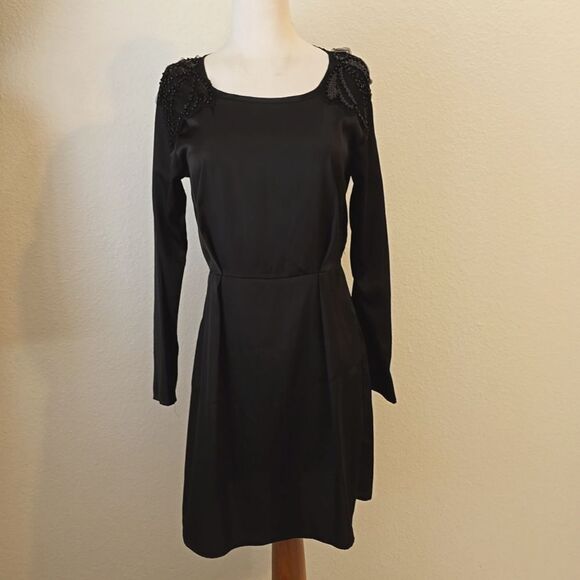 Everly dress size small. - Picture 1 of 9